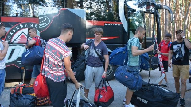 Игроки ХК "Донбасс" прибыли в тренировочный лагерь